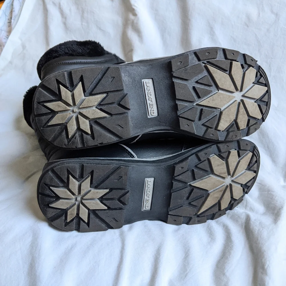 Like new Lands' End insulated winter boots size 5